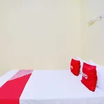 Oyo Life 92920 Rumah Kost Azca