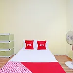 Oyo Life 92920 Rumah Kost Azca