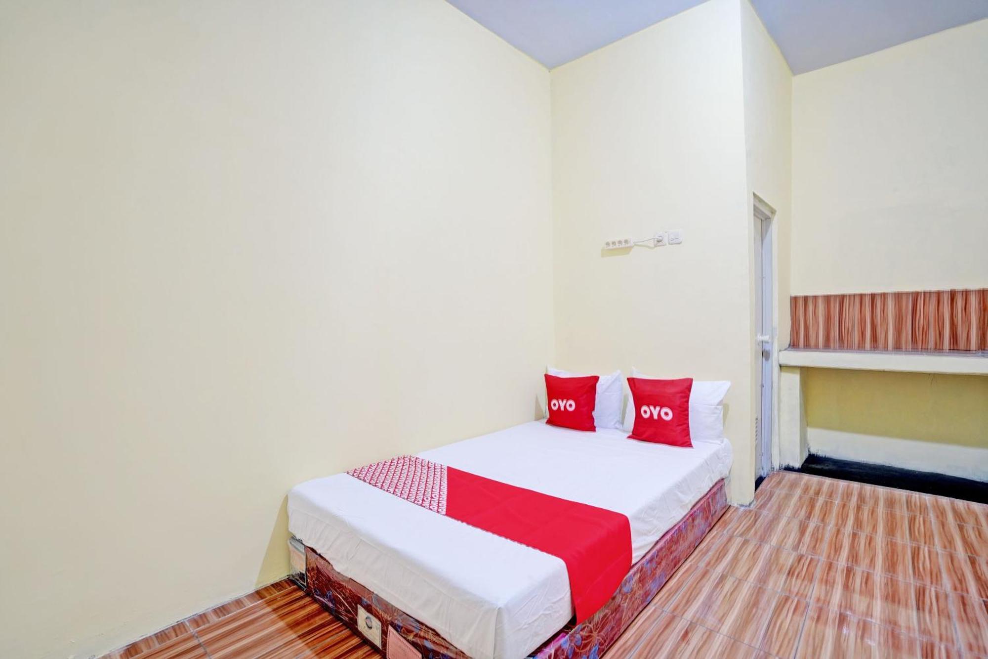 Oyo Life 92920 Rumah Kost Azca Sidoarjo