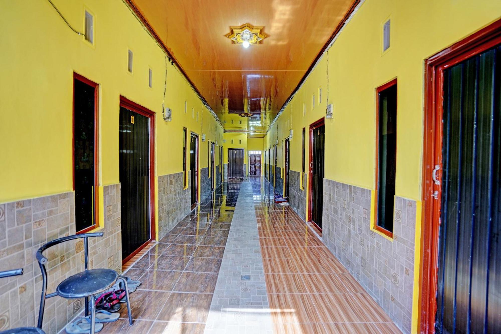 Hotel Oyo Life 92920 Rumah Kost Azca