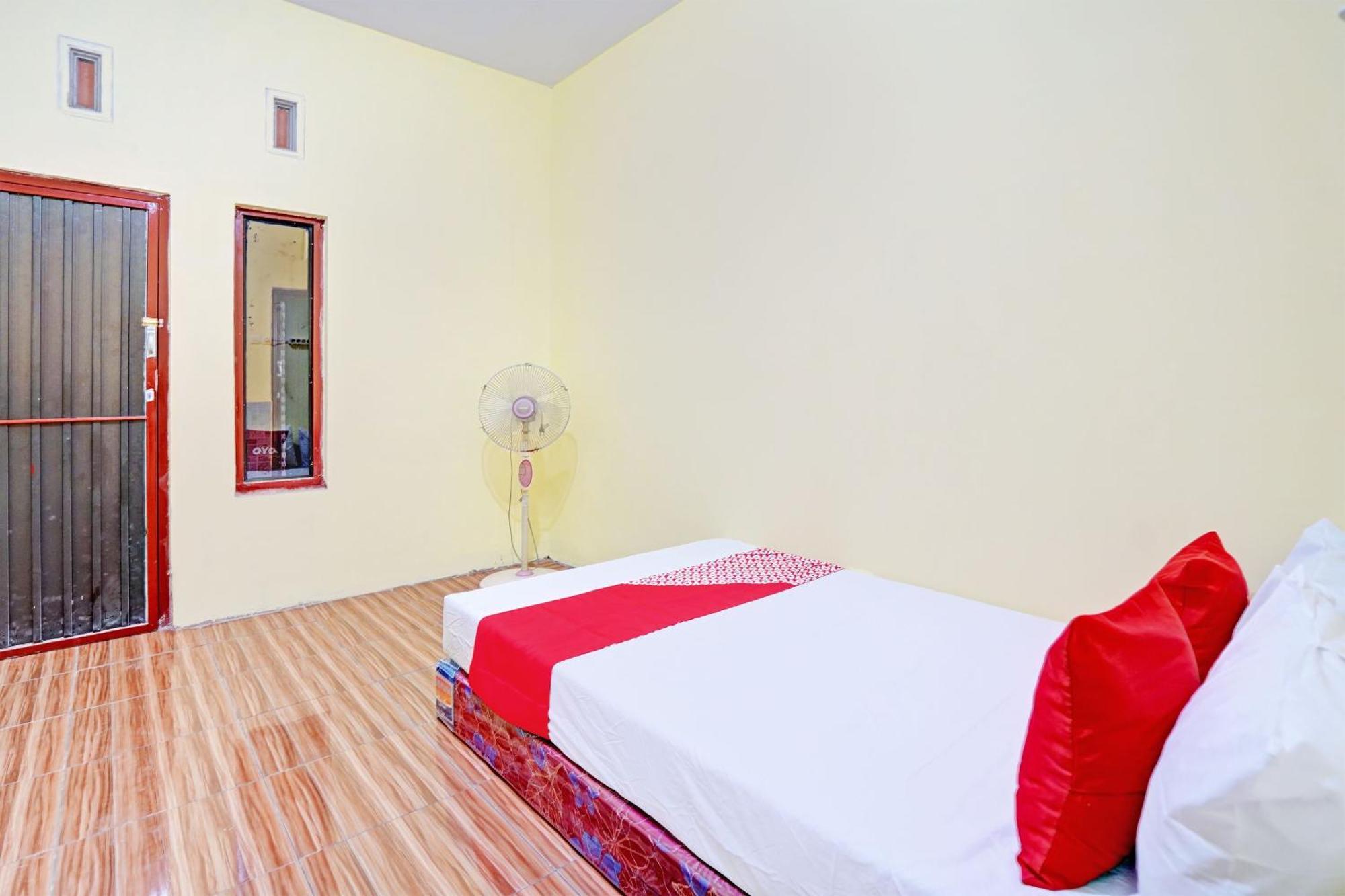 Oyo Life 92920 Rumah Kost Azca Sidoarjo